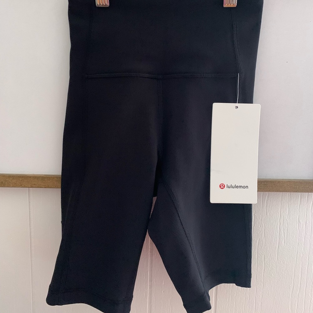 Lululemon ribbed contoured HR short 8in